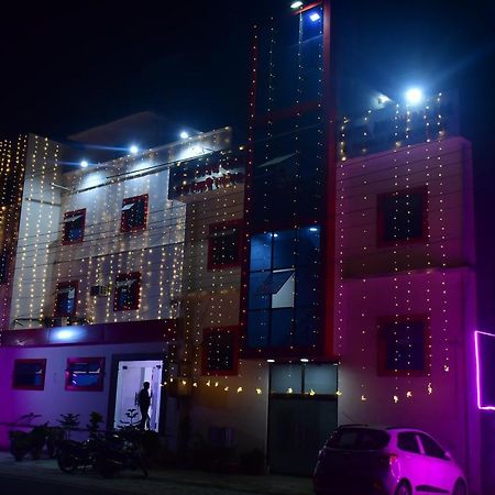 Hotel Awadh Palace Sahjanwa Exteriér fotografie