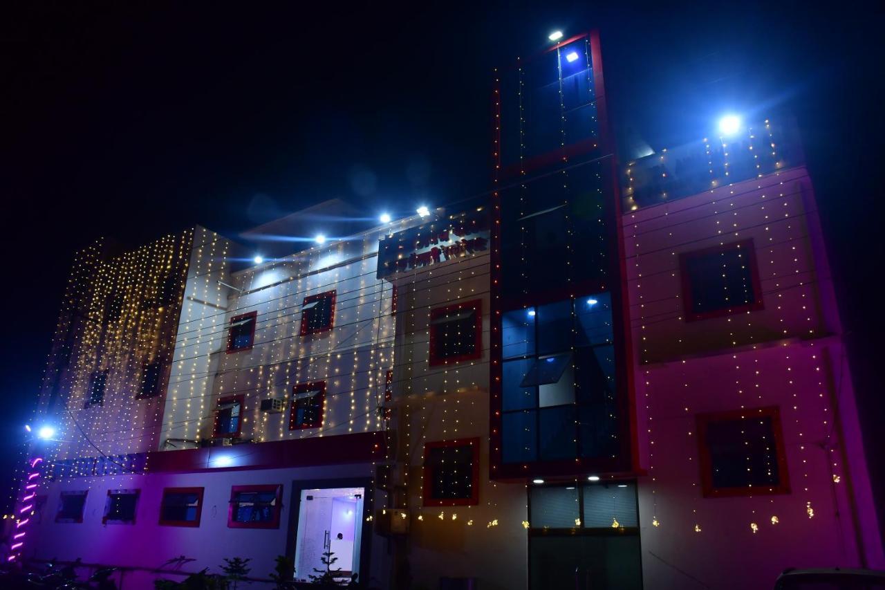 Hotel Awadh Palace Sahjanwa Exteriér fotografie